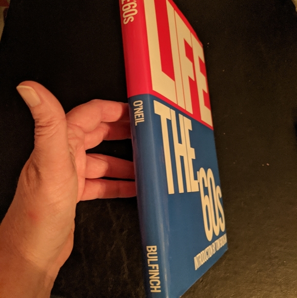 ๐ 1989 "LIFE, The 60's" Hardback Book - Picture 9 of 13